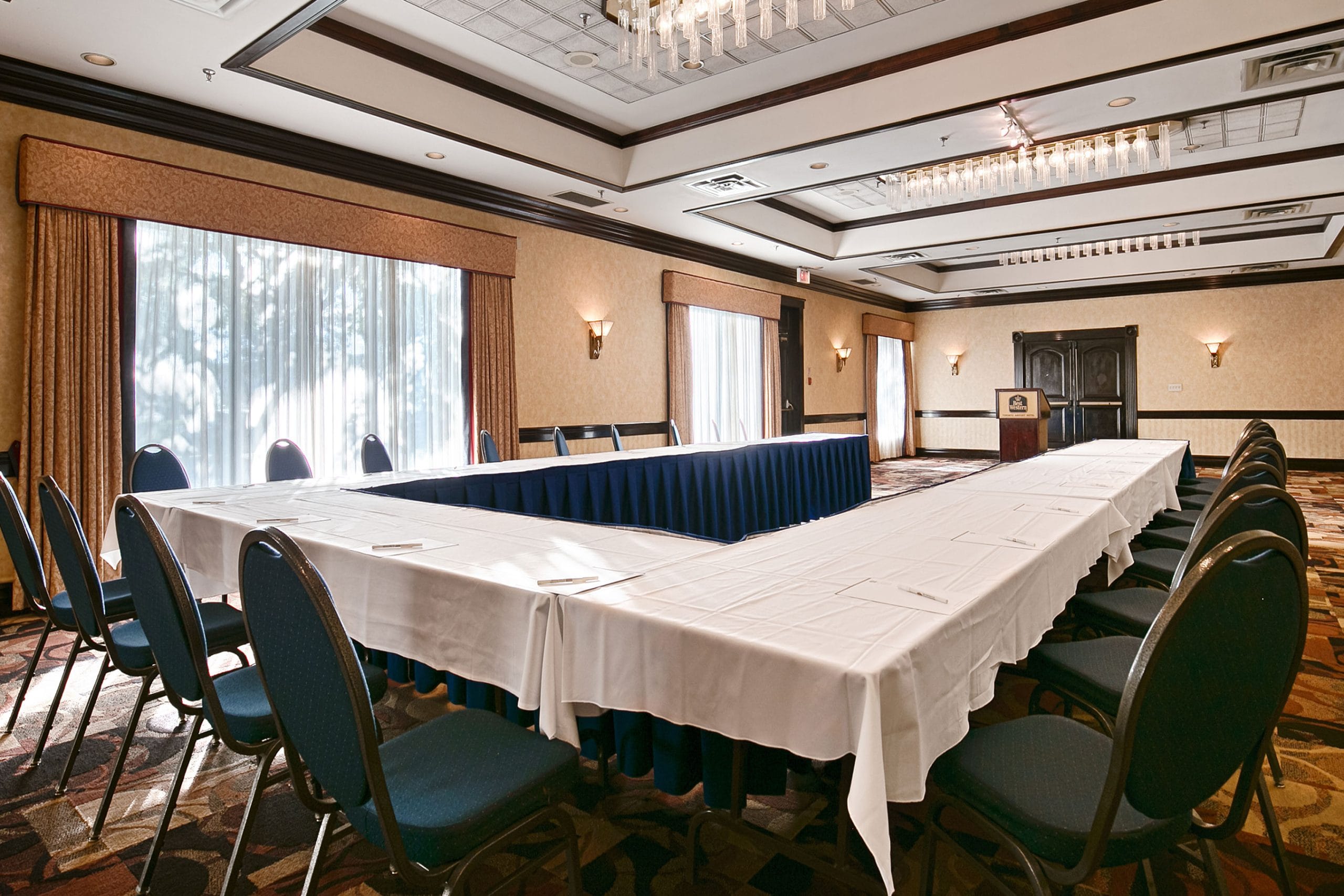 meetings2 Best Western Plus Toronto Airport Hotel Meeting room