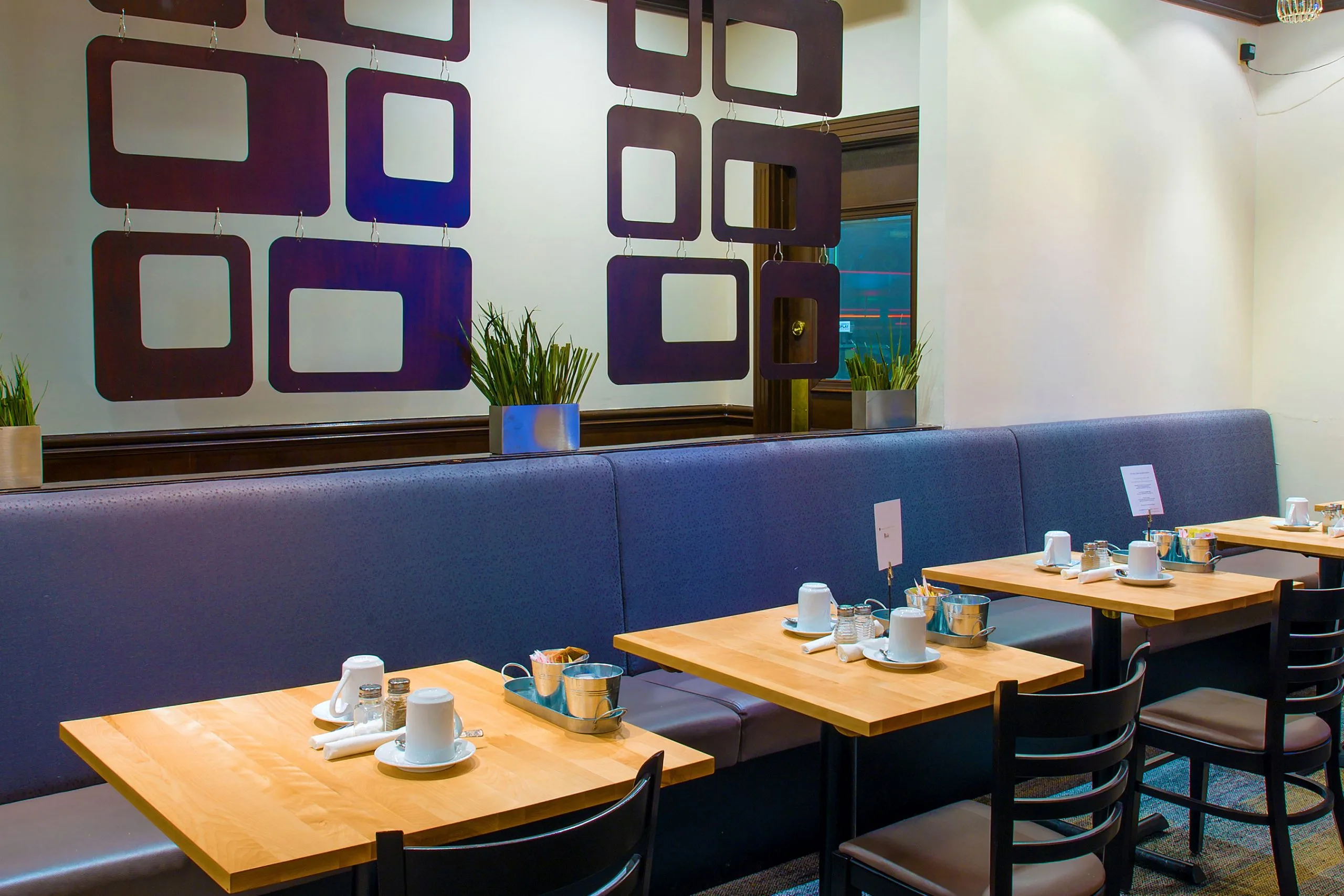 Toronto airport hotel restaurant dining area